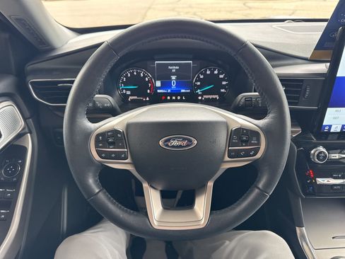 Certified 2024 Ford Explorer Limited w/ Limited Technology Package image 30