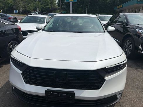 Used 2023 Honda Accord EX image 2