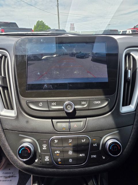 Used 2024 Chevrolet Malibu LT FWD image 18