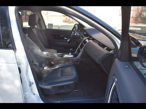 Used 2020 Land Rover Discovery Sport SE AWD/4WD image 32