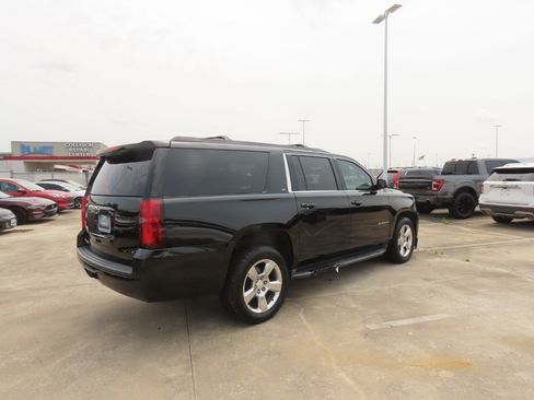 Used 2016 Chevrolet Suburban LT RWD image 11
