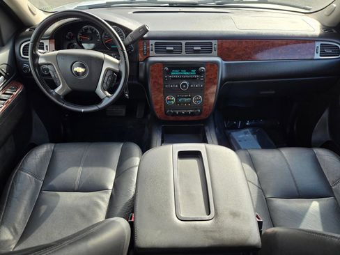 Used 2014 Chevrolet Suburban LT image 13