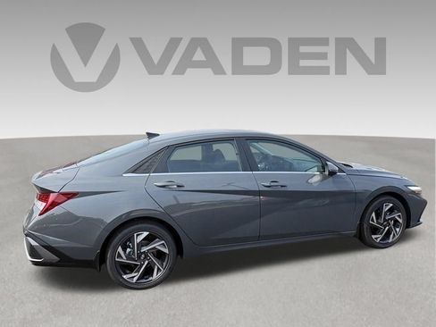 New 2026 Hyundai Elantra Limited FWD image 7