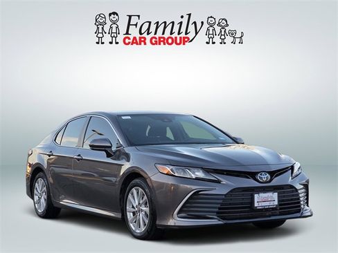 Used 2023 Toyota Camry LE image 2