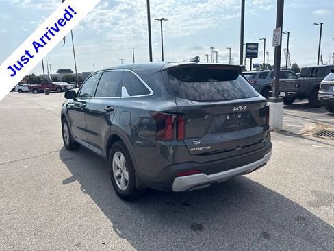 Used 2024 Kia Sorento LX FWD image 5