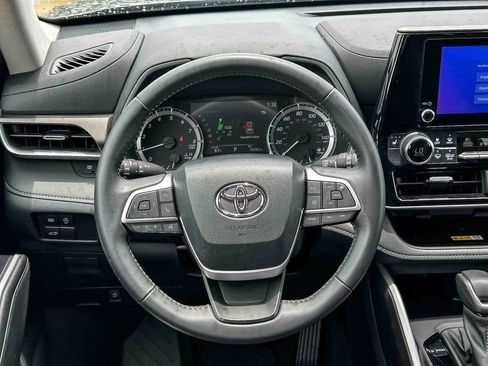 Used 2023 Toyota Highlander XLE AWD/4WD image 28