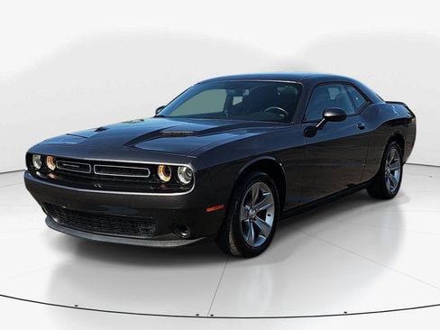 Used 2019 Dodge Challenger SXT RWD image 8