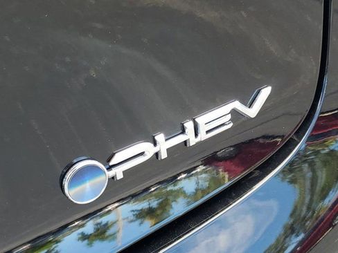 New 2025 Toyota Prius Plug-In Hybrid image 6