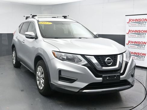 Used 2017 Nissan Rogue S w/ S Appearance Package AWD/4WD image 3