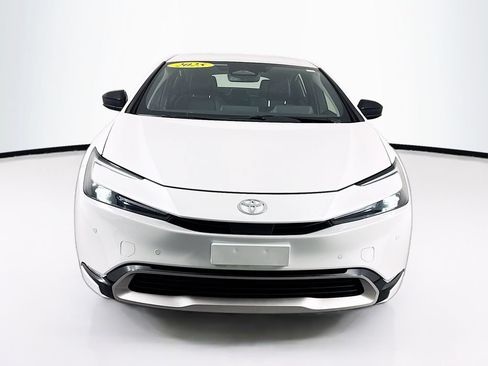 Used 2025 Toyota Prius Plug-In Hybrid FWD image 2
