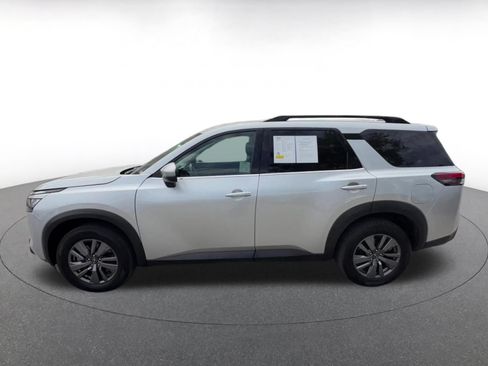 Used 2025 Nissan Pathfinder SV FWD image 7