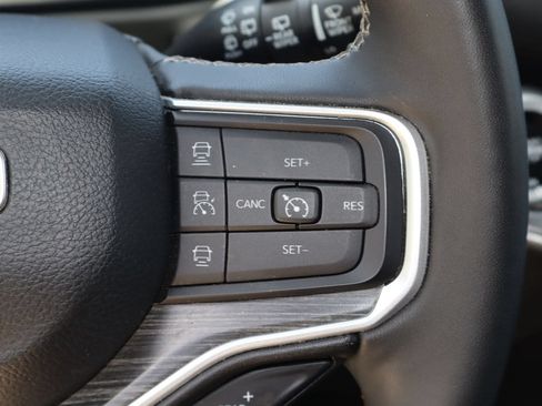 Used 2024 Jeep Wagoneer L Series II RWD image 14