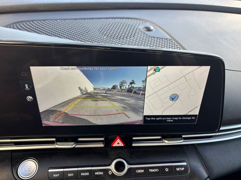 Used 2025 Hyundai Elantra Limited image 29