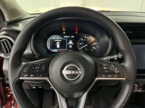 Used 2023 Nissan Kicks SV FWD image 11