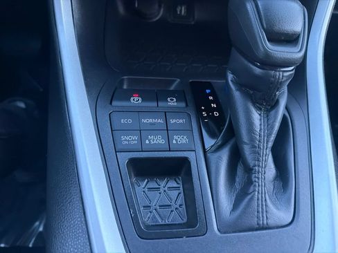 Certified 2025 Toyota RAV4 LE AWD/4WD image 28