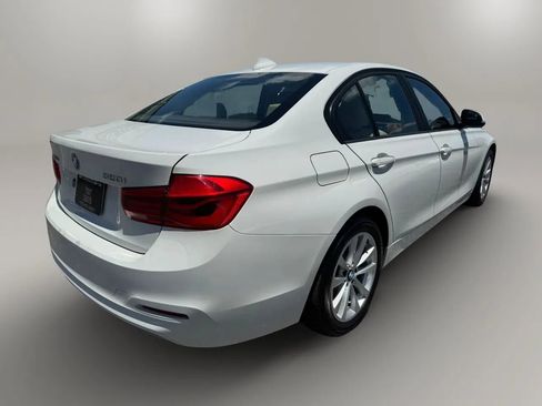 Used 2018 BMW 320i xDrive Sedan AWD/4WD image 7