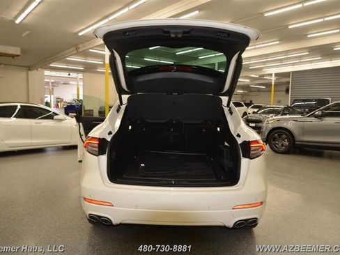 Used 2021 Maserati Levante image 38