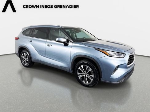 Used 2020 Toyota Highlander XLE FWD image 3