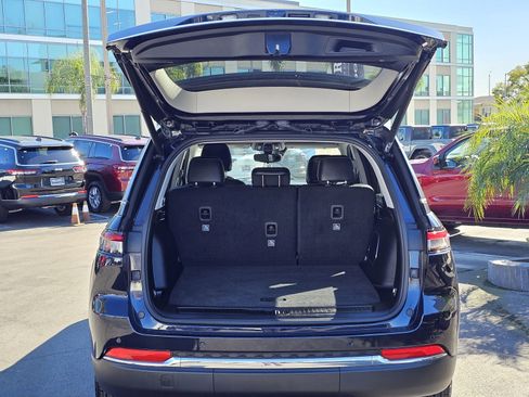 Used 2023 Jeep Grand Cherokee Limited w/ Trailer Tow Prep Group (B) image 7