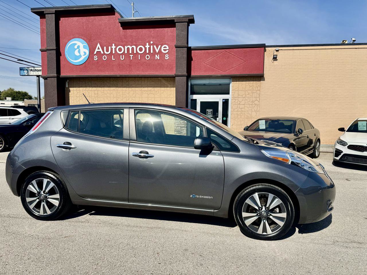 Used 2016 Nissan Leaf SL w/ Premium Package FWD image 6
