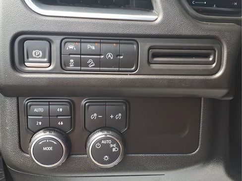 Used 2024 Chevrolet Suburban Premier AWD/4WD image 17