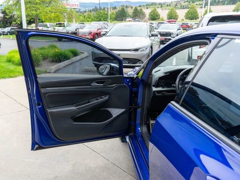 Used 2022 Volkswagen Golf R AWD/4WD image 18