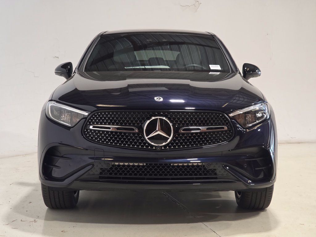 Used 2024 Mercedes-Benz GLC 300 4MATIC image 2