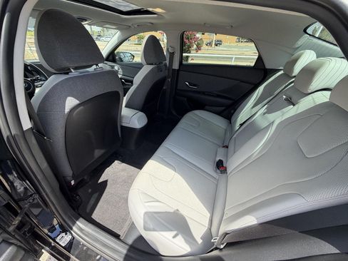 Used 2023 Hyundai Elantra Limited FWD image 19