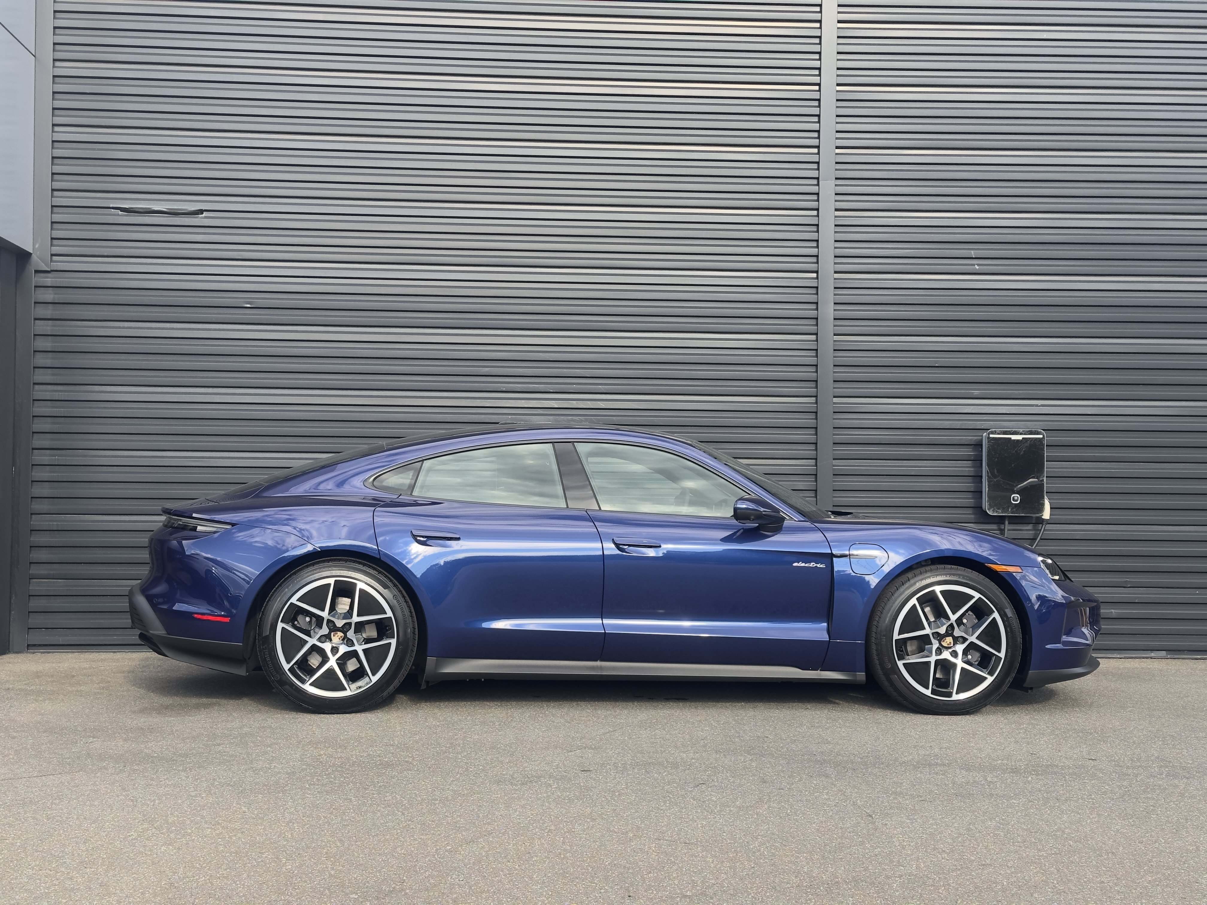 Certified 2025 Porsche Taycan AWD/4WD image 10