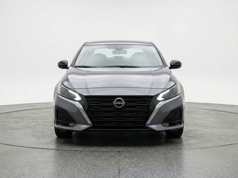 Used 2025 Nissan Altima 2.5 SV image 2