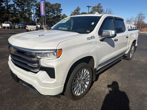 Used 2024 Chevrolet Silverado 1500 High Country w/ Technology Package image 4
