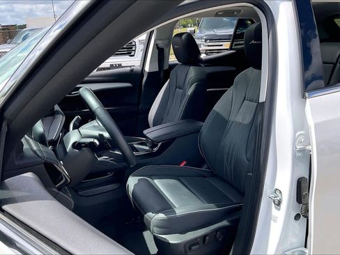 Used 2025 Buick Envision Avenir AWD/4WD image 8