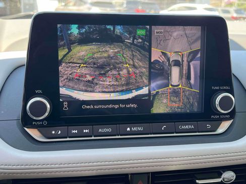 Used 2023 Nissan Rogue SL image 14