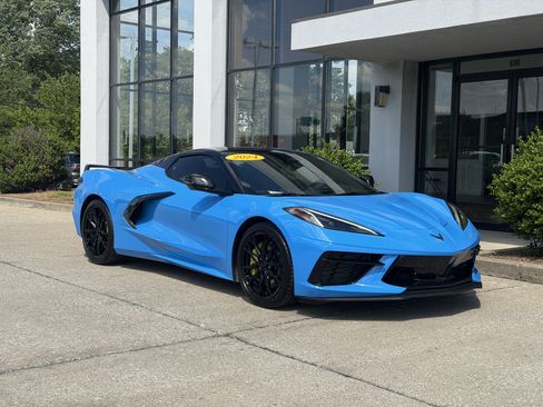Used 2024 Chevrolet Corvette Stingray Preferred Conv w/ Z51 Performance Package RWD image 2
