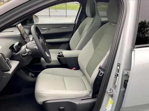 New 2026 Volvo EX30 Cross Country Ultra image 11