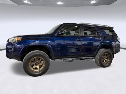 Used 2015 Toyota 4Runner SR5 AWD/4WD image 2