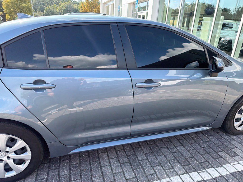 Used 2025 Toyota Corolla LE FWD image 11