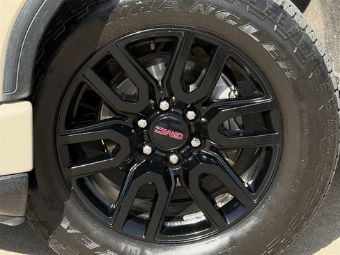 Used 2022 GMC Sierra 1500 Elevation w/ Elevation Premium Package image 8