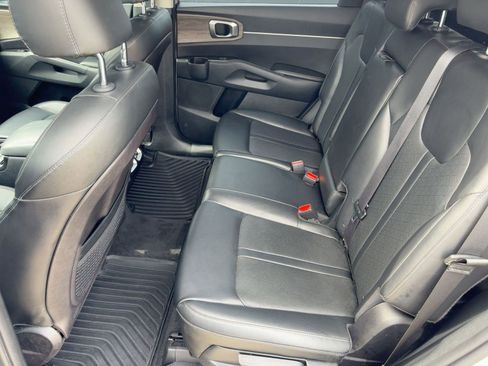 Used 2022 Kia Sorento S image 15