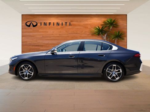 Used 2024 BMW i5 eDrive40i image 4