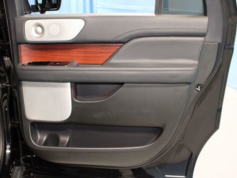 Used 2024 Lincoln Navigator L Reserve image 27
