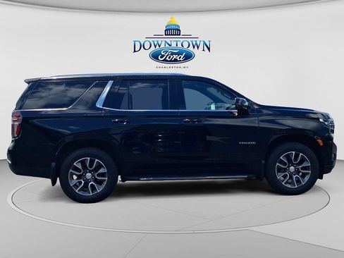 Used 2022 Chevrolet Tahoe LT w/ Luxury Package AWD/4WD image 2