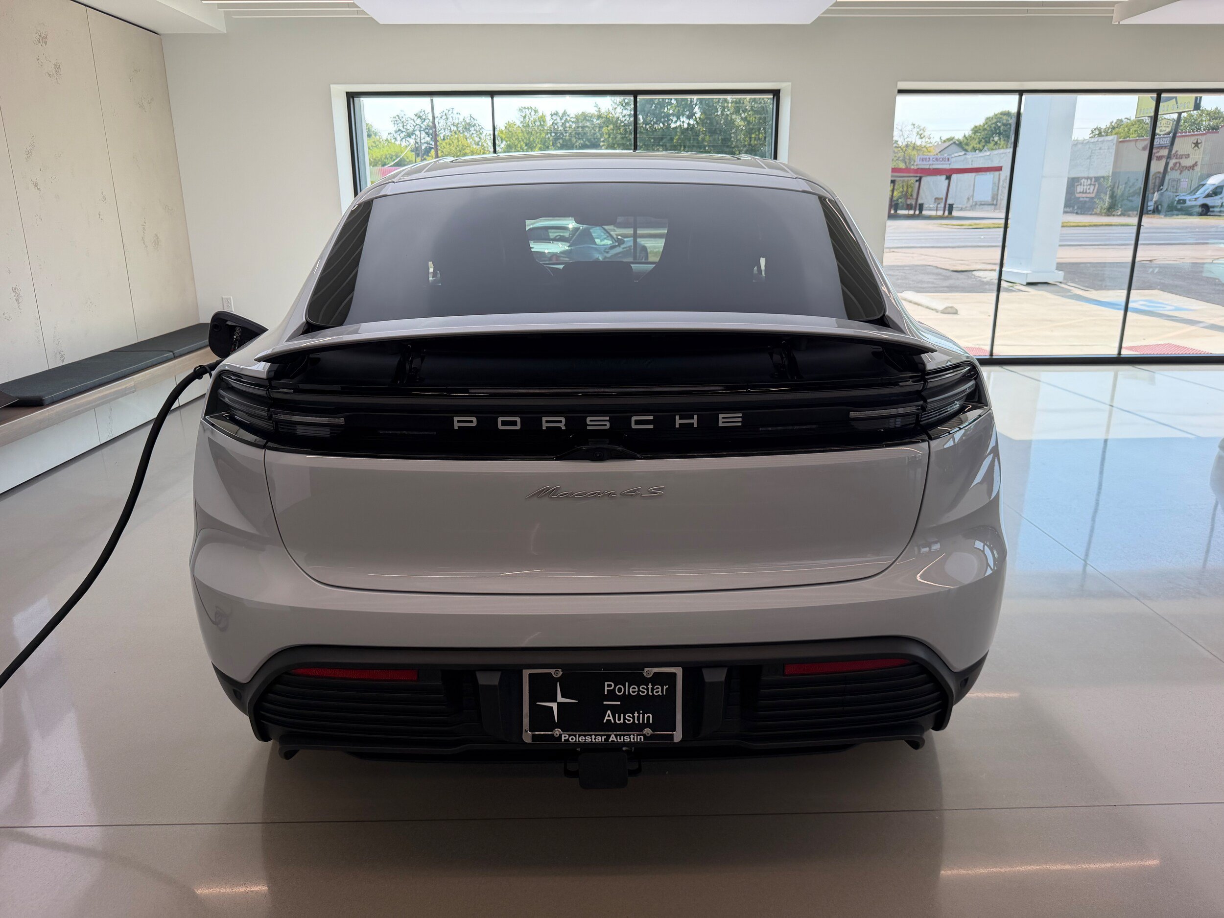 Used 2025 Porsche Macan 4S Electric AWD/4WD image 4