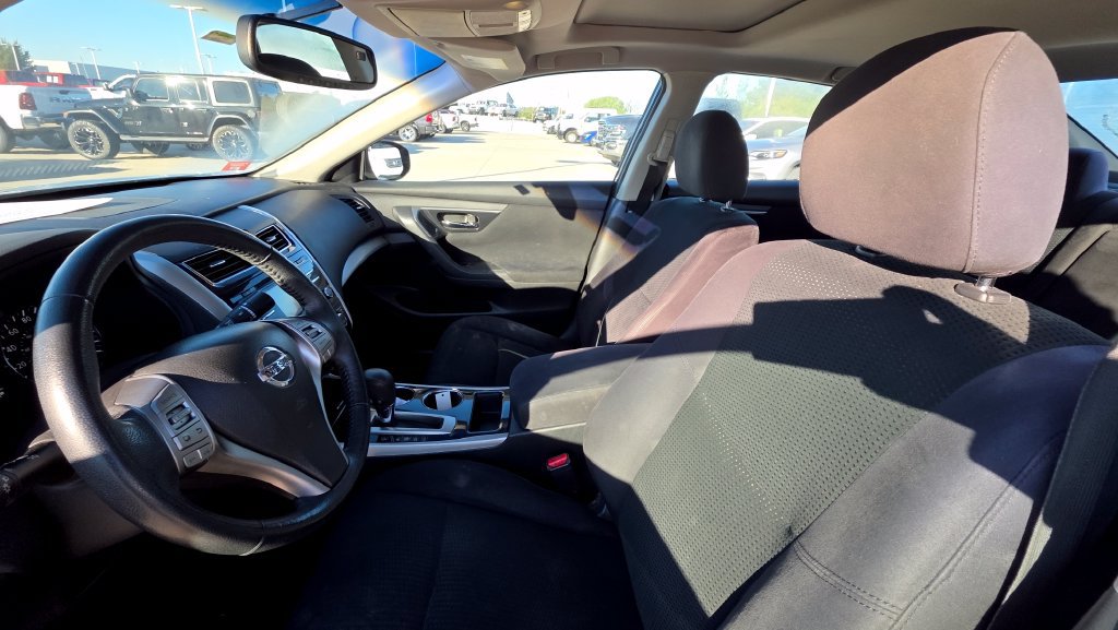 Used 2014 Nissan Altima 2.5 SV w/ Convenience Package FWD image 11