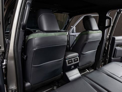 Used 2025 Lexus GX 550 image 34