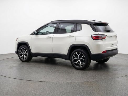 Used 2025 Jeep Compass Limited AWD/4WD image 6