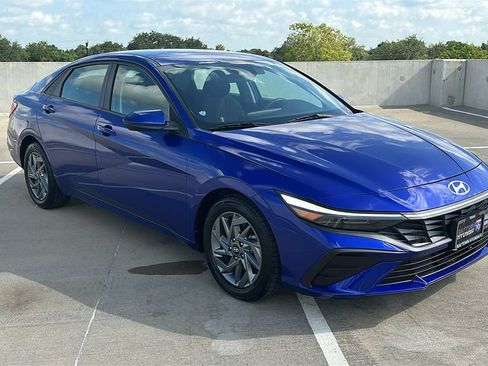 Used 2024 Hyundai Elantra SEL FWD image 14