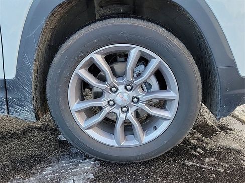 Used 2024 GMC Terrain SLT image 5