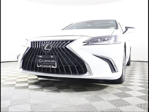 Certified 2022 Lexus ES 350 Ultra Luxury w/ Accessory Package 2 FWD image 2