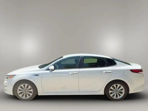Used 2018 Kia Optima LX w/ 17" Alloy Wheels Package FWD image 5
